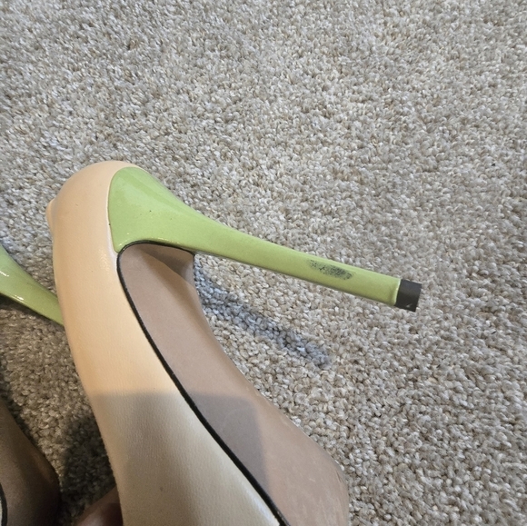 Stuart Weitzman Women's Peach Peep-Toe Heels- Nude & Lime - Picture 9 of 11